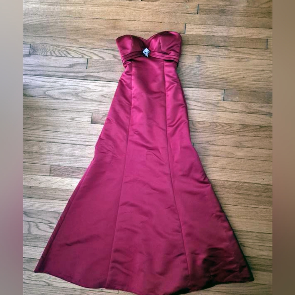 Elegant Red Strapless Dress